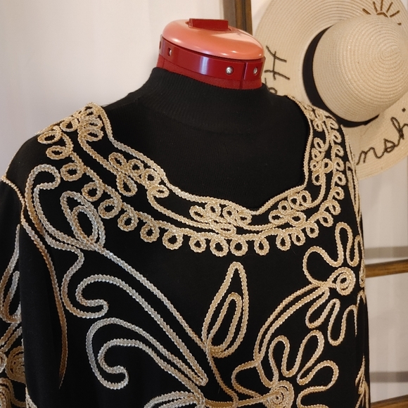 Carole Little Applique Top - Picture 4 of 7